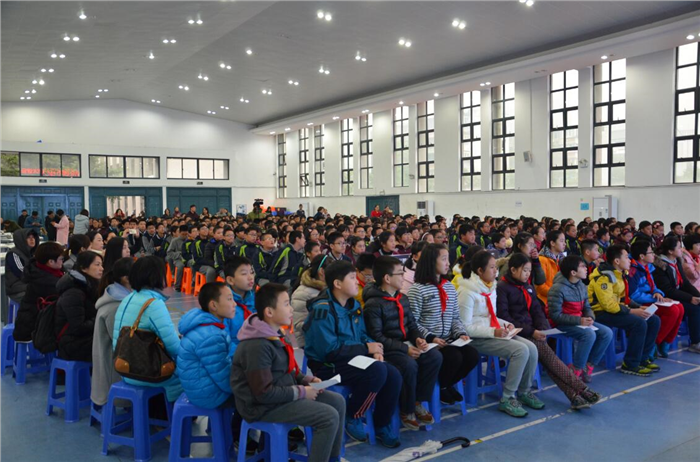 同学们听得特别入迷.jpg